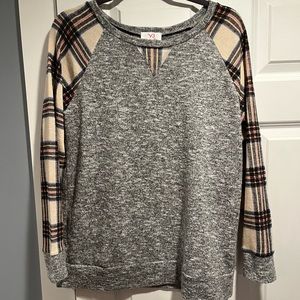 Vanilla Bay sweater gray with plaid arms size medium